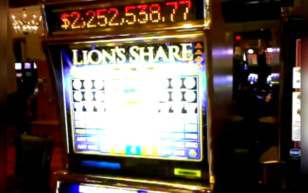 £290 Mobile freeroll slot tournament at Leo Vegas Casino